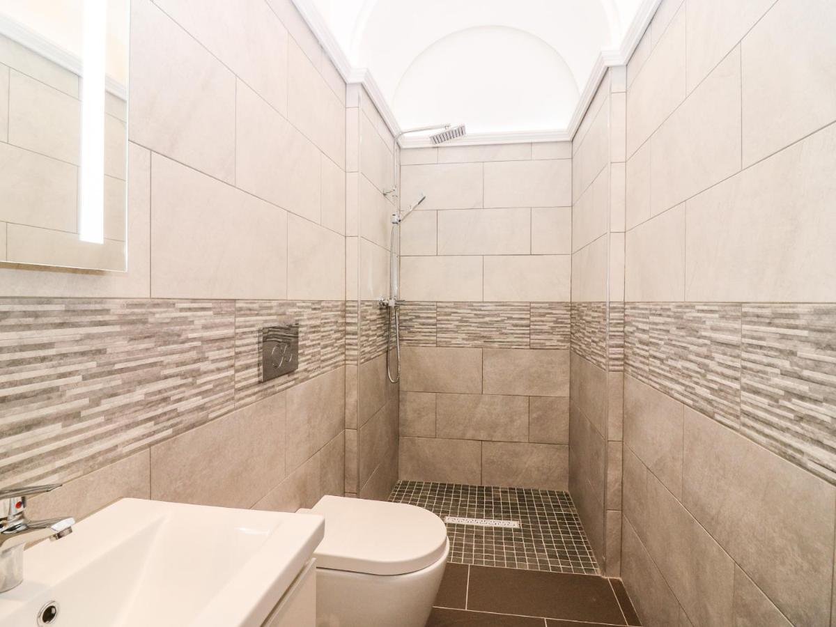 The Marriage Room At The Institute Executive Apartments Keith Exterior photo